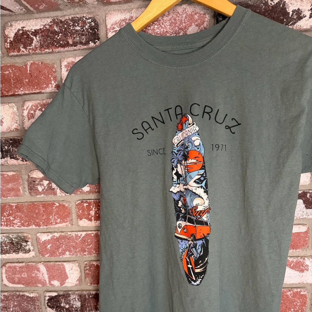 Men’s Santa Cruz California Surfboad Beach Themed Graphic Tee, Blue-Gray